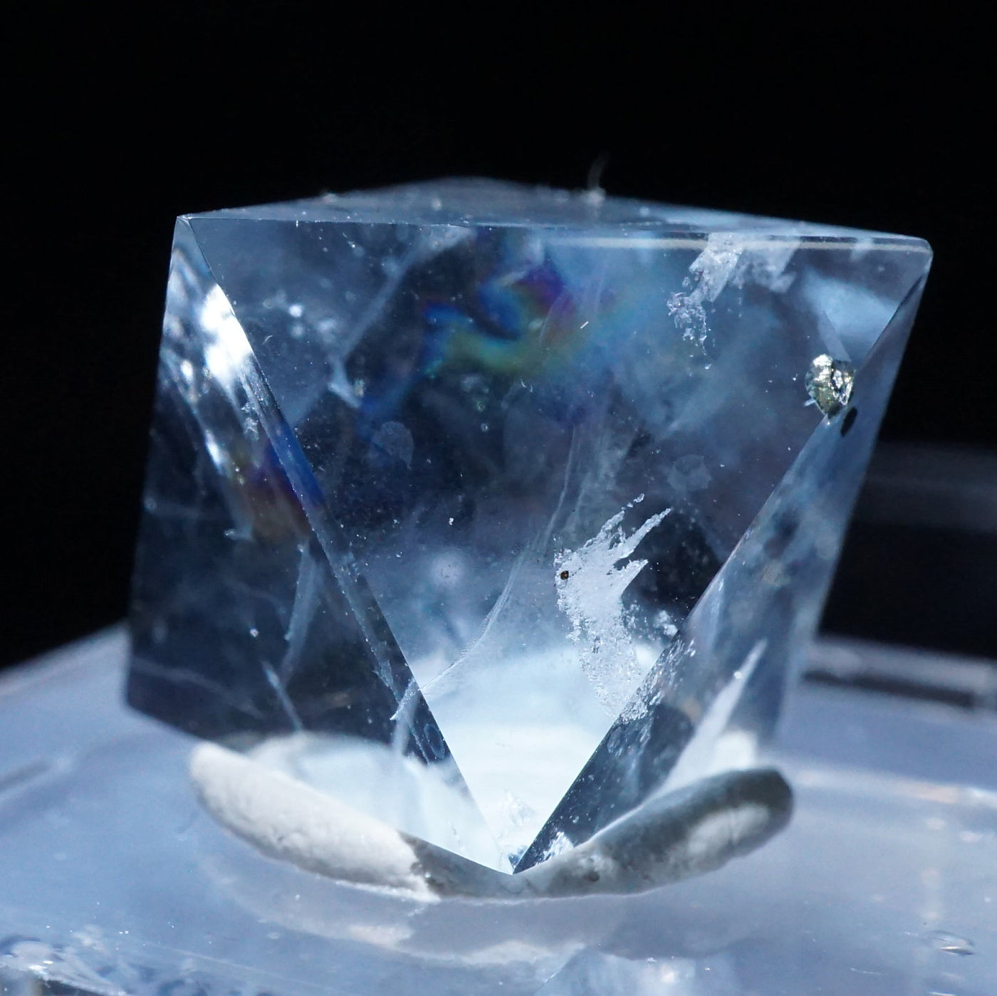 イリノイ州 Cave in Rock産 八面体フローライト (Polish) – 天然石