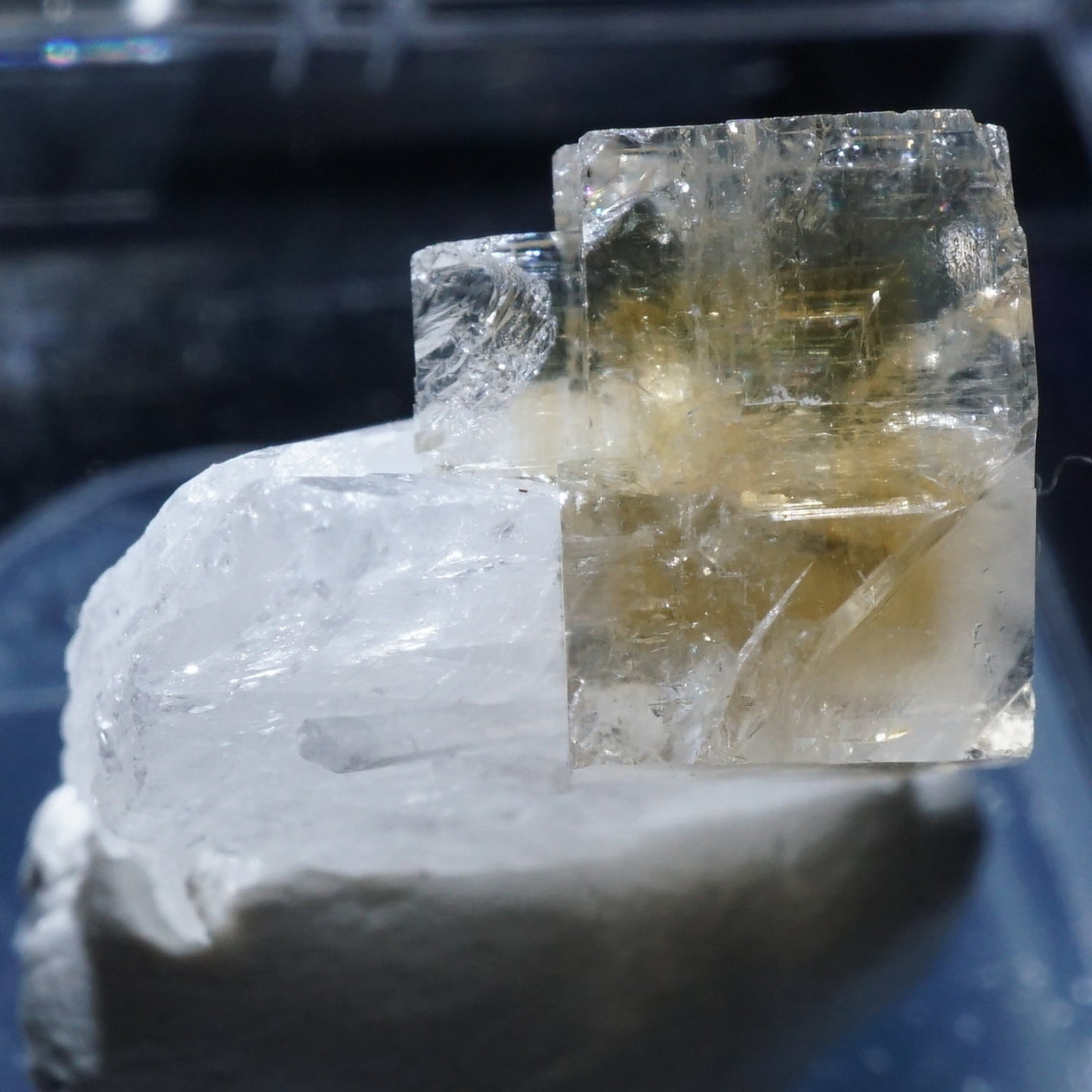 アメリカ・オハイオ州産 フローライト – 天然石ハッピーギフト