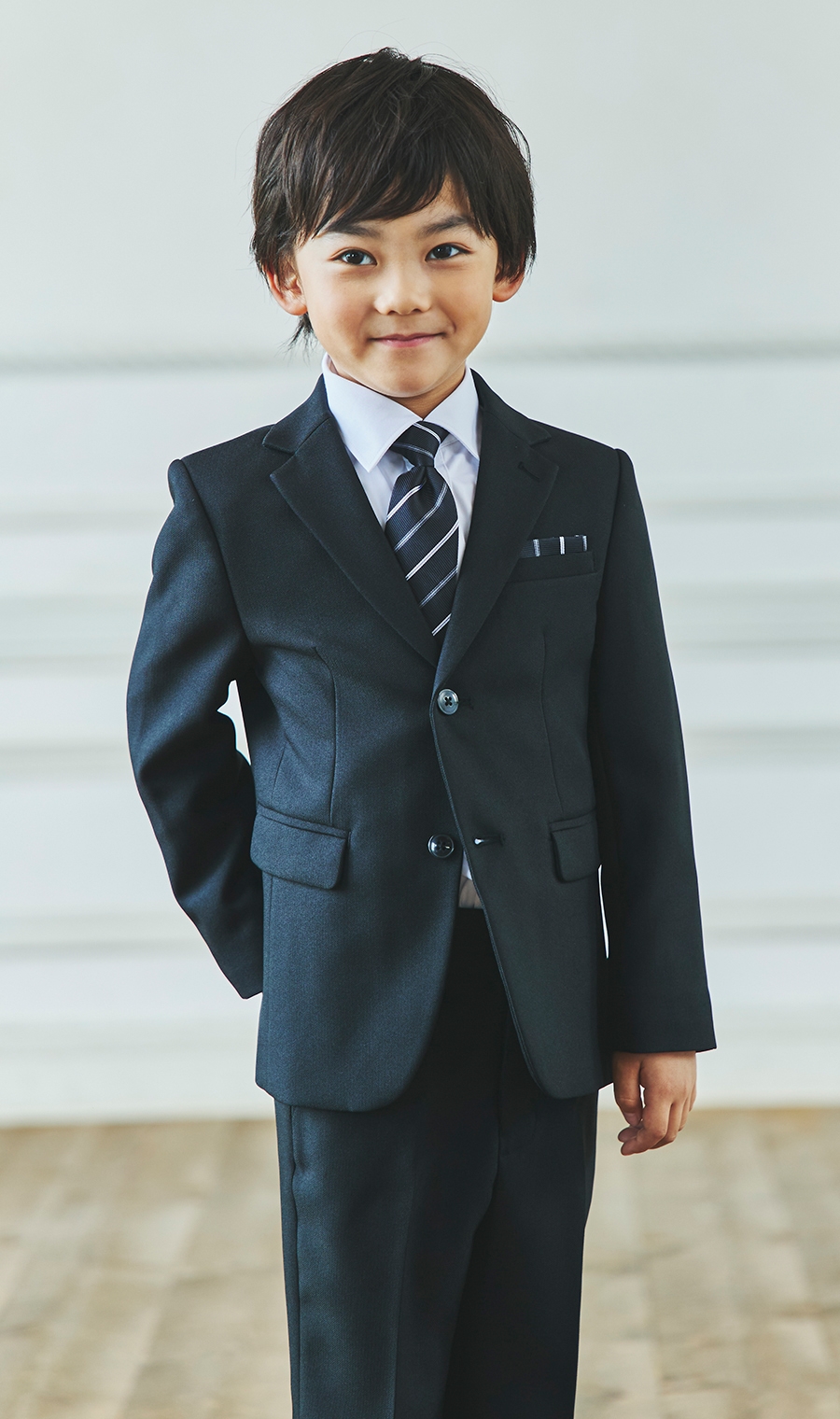 キッズスーツ】黒 ヘリンボーン柄 白無地シャツ×ネクタイセット(110