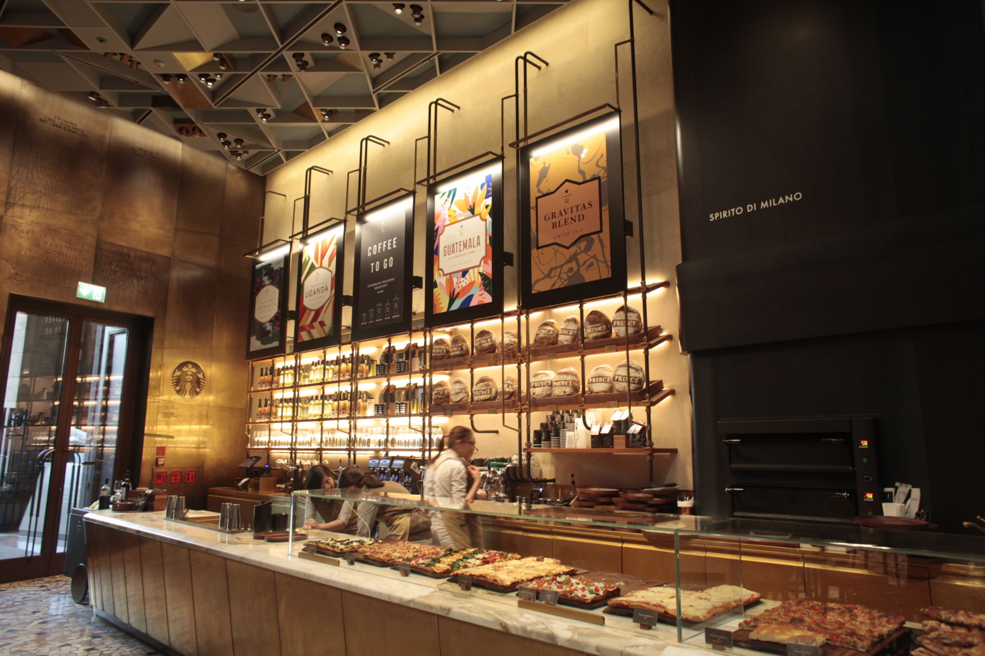 世界一美しいスタバ」ことイタリア・ミラノのスターバックス・リザーブ