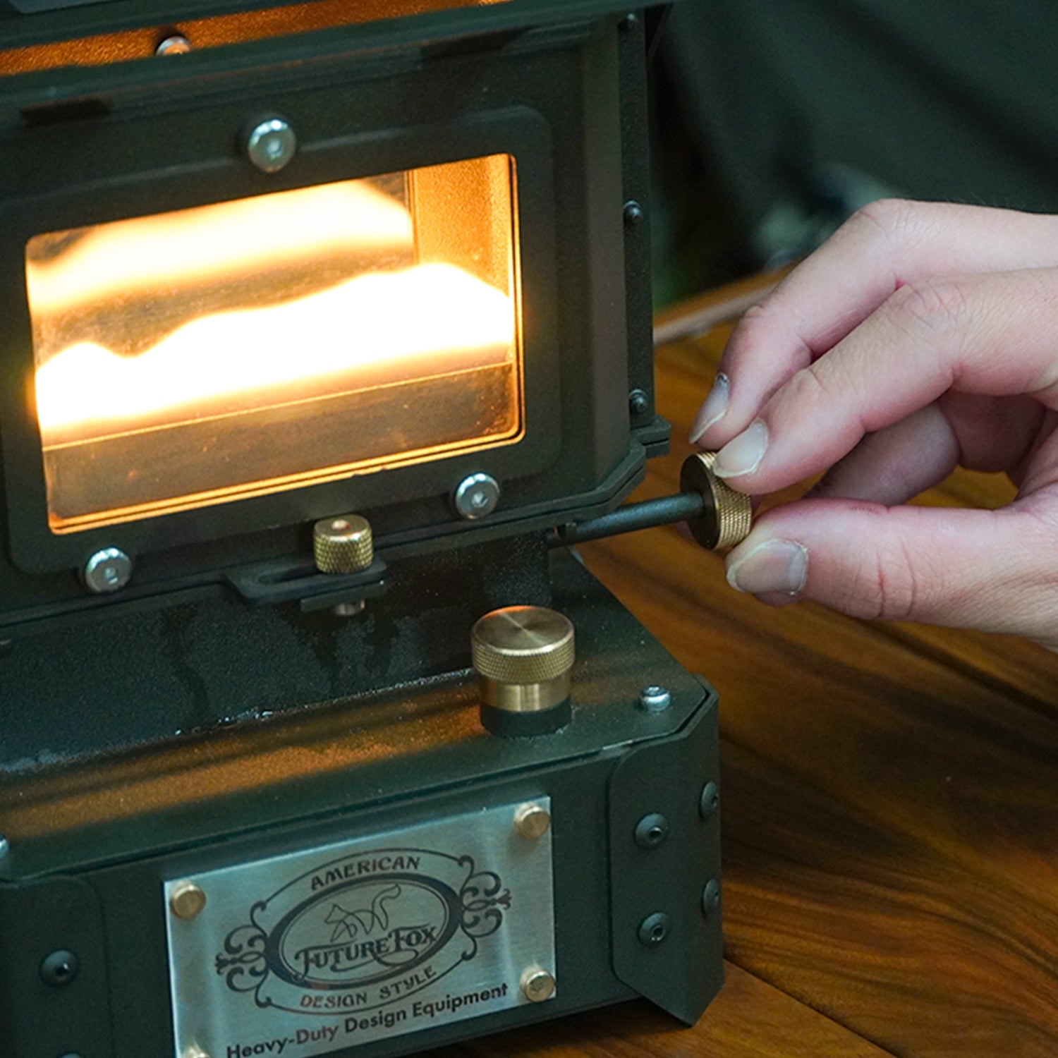 アイロンストーブ / FUTURE FOX – HATCH