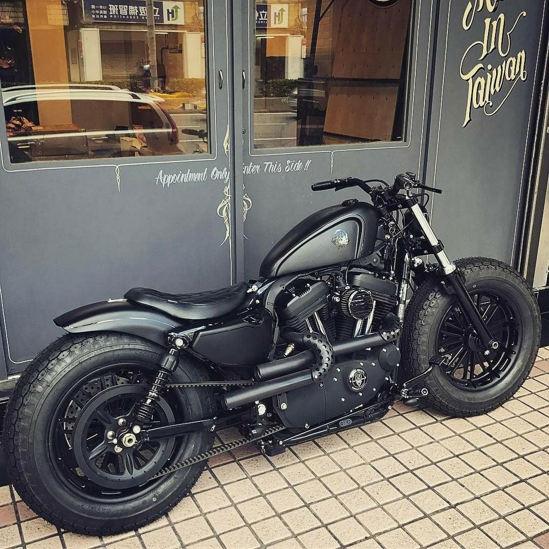 Rough Crafts Iron Guerilla タンク(キャブ用) 【スポーツスター