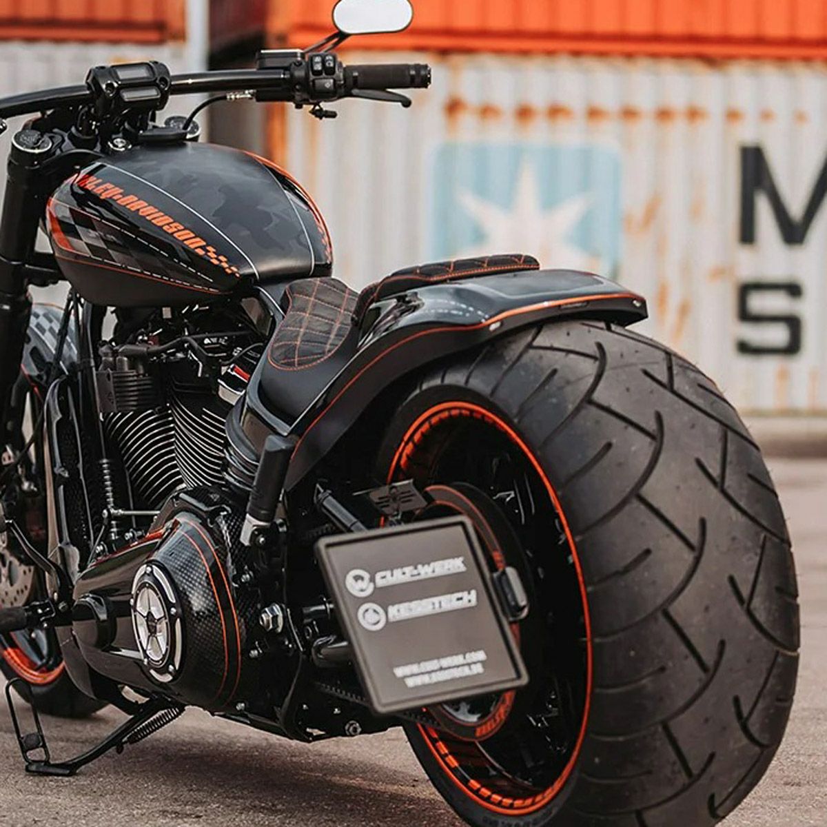 ソフテイル用リア・フェンダー｜ハーレーカスタムパーツ専門店