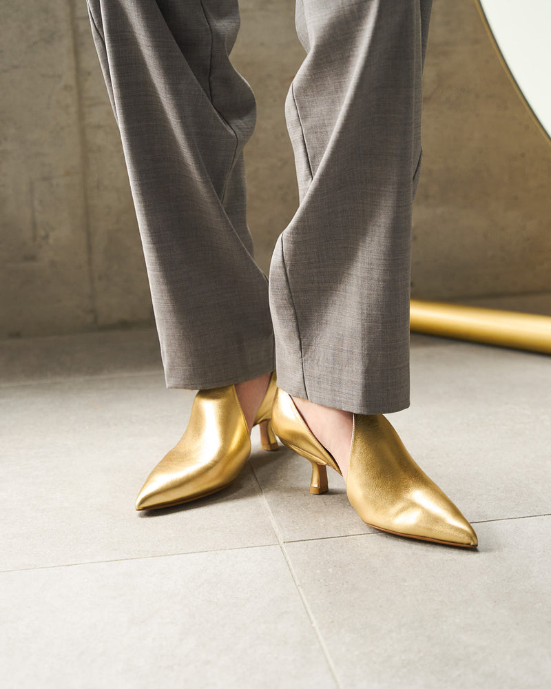 ALIX GOLD Tストラップパンプス ゴールド - HENRI EN VARGO (ヘンリ