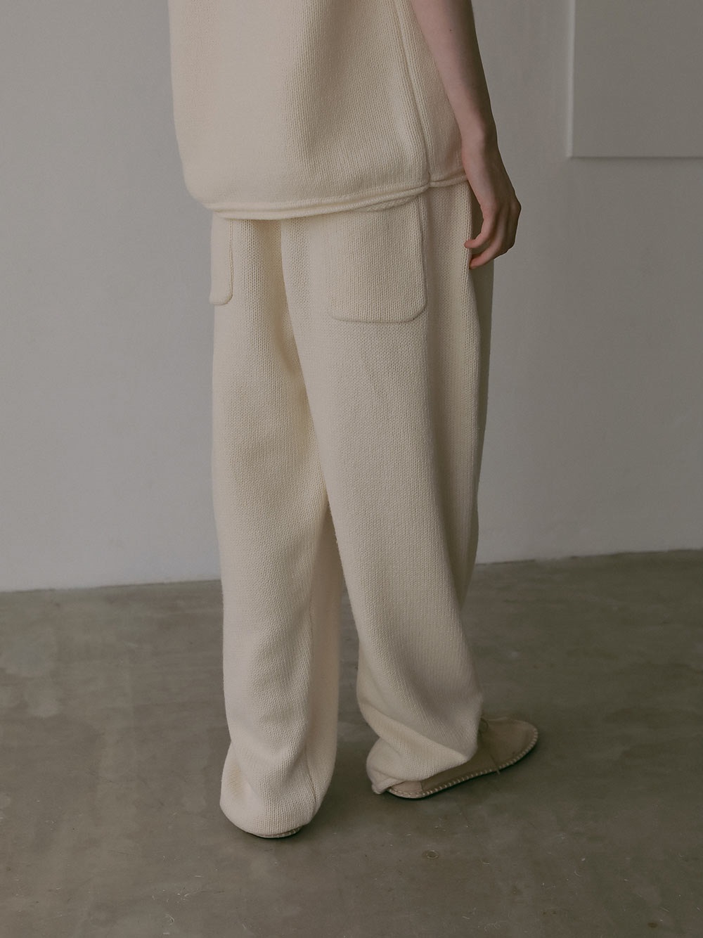 コットンブレンドニットパンツ | Pants | HER. Online Store