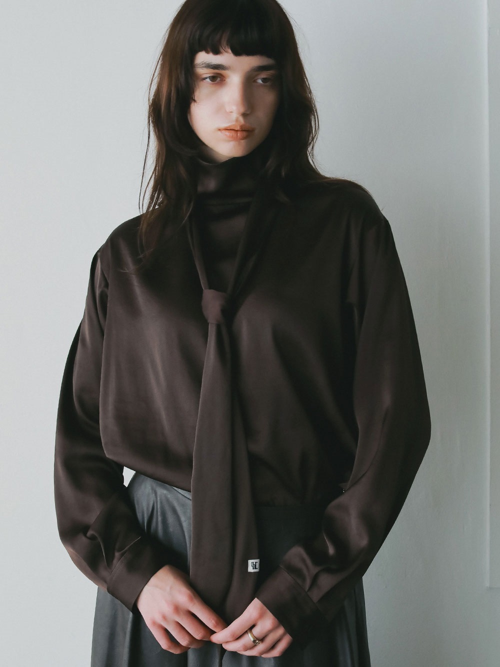 ヴィンテージサテンリボンブラウス | Blouse | HER. Online Store