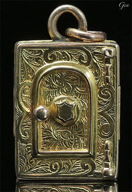 商標登録マークが彫刻されたミッド・ヴィクトリアンのマルチロケットの