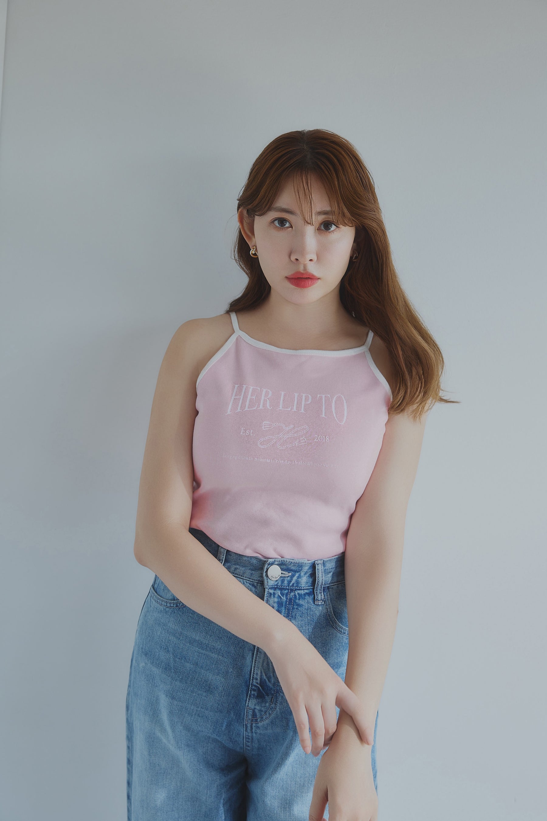 Her lip to Logo Top