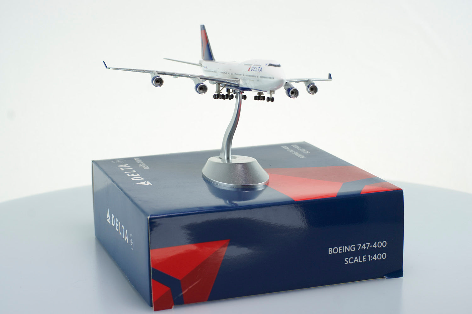 1:400 Delta Air Lines B747-400 – HeroPlane