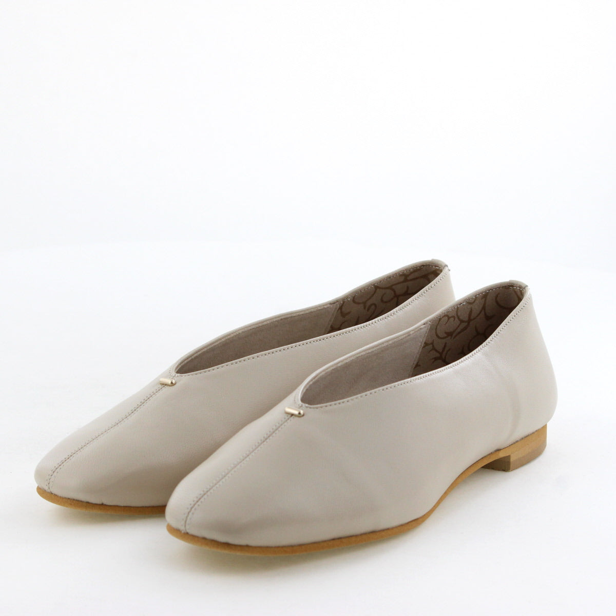 26SS新色追加】メタルポイントフラットパンプス/651326