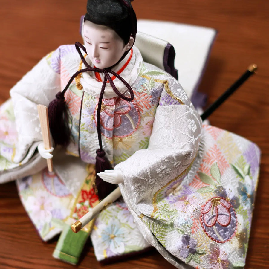 人形と屏風の絵柄の金彩加工の技法もトップクラス【音(おと)雛