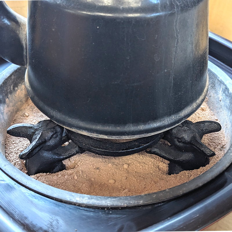 うさぎ五徳（鋳物） – 【火鉢専門通販ショップ】火鉢.shop 増田屋