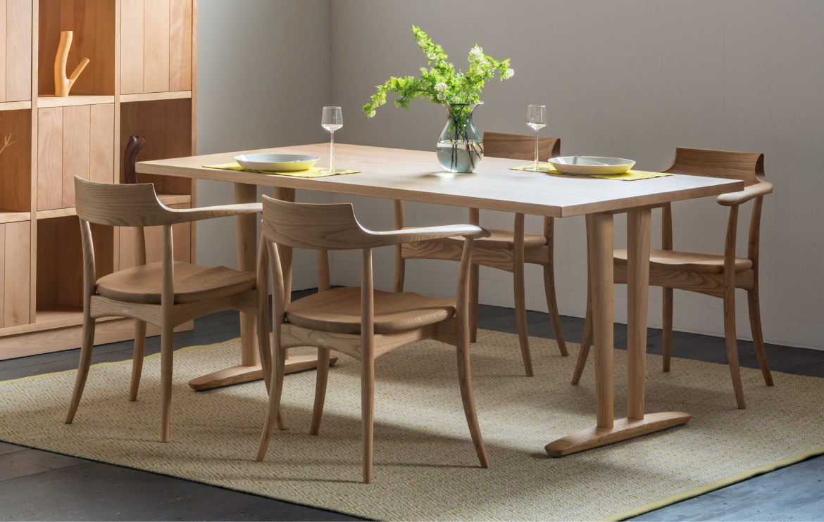 国産材限定商品 アームチェア（板座） | 飛騨産業株式会社【公式