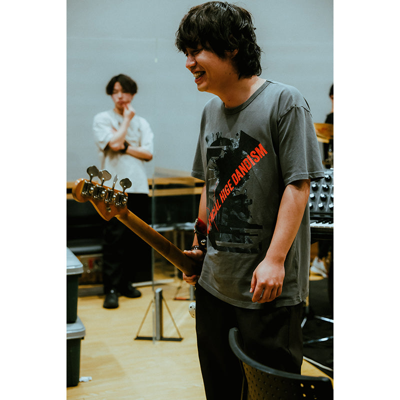 UNOFFICIAL- Tシャツ (Mサイズ) – Official髭男dism ONLINE STORE