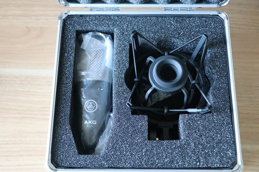 AKG P220をレビュー。1万円半ばで充実した付属品のコンデンサーマイク