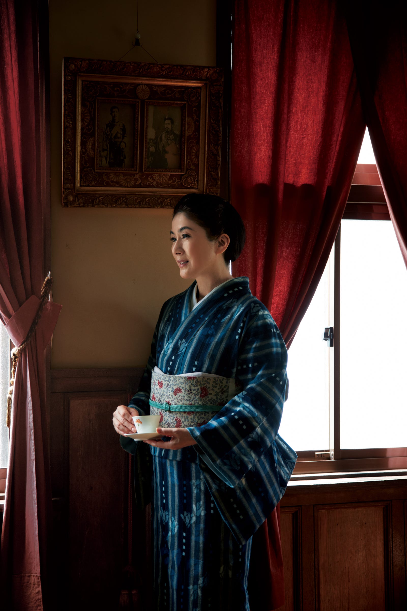 白方宣年さんの伊予絣。白と青が織りなす宇宙［真野響子が巡るきもの