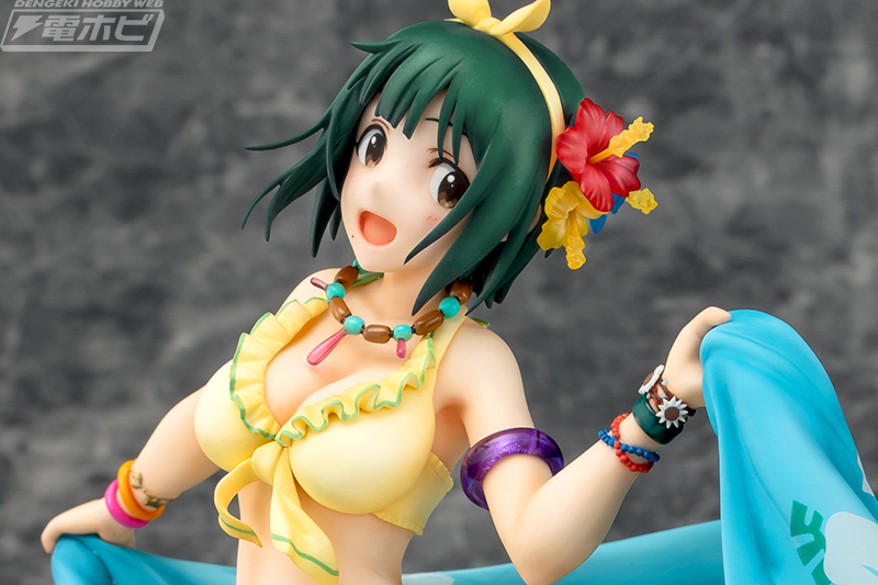 アイドルマスター』音無小鳥がバカンスを楽しむ水着姿でファット