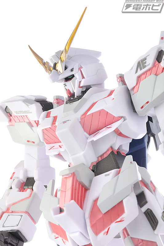 ガンダムUC』実物大ユニコーンガンダム立像を約42センチで再現した