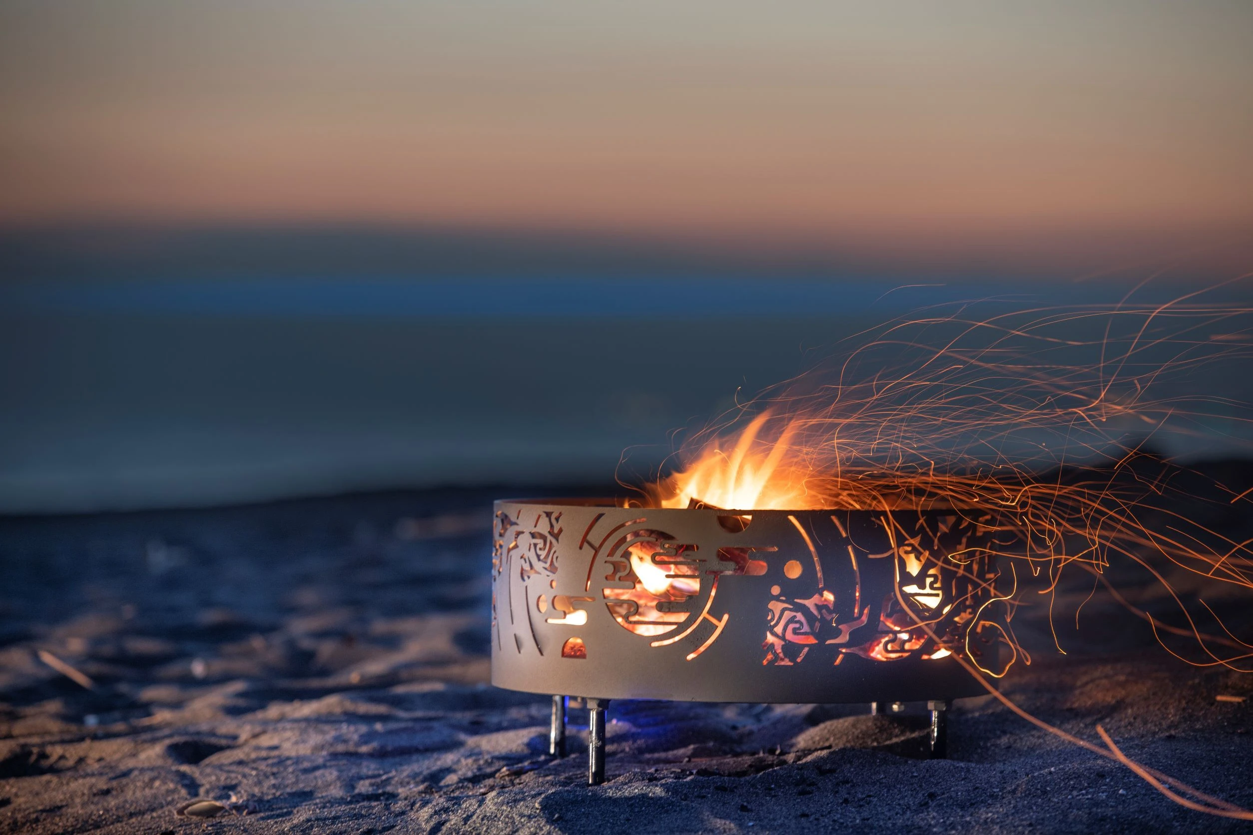 和柄のかっこいい焚き火台「荒魂(あらみたま)」をご紹介。後半では