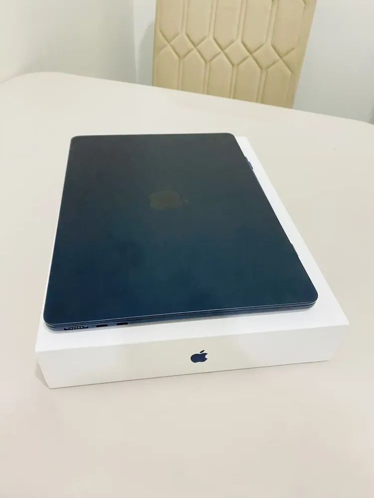 Apple MacBook Air M2 (2022) MLY03LL/A Midnight 13.6