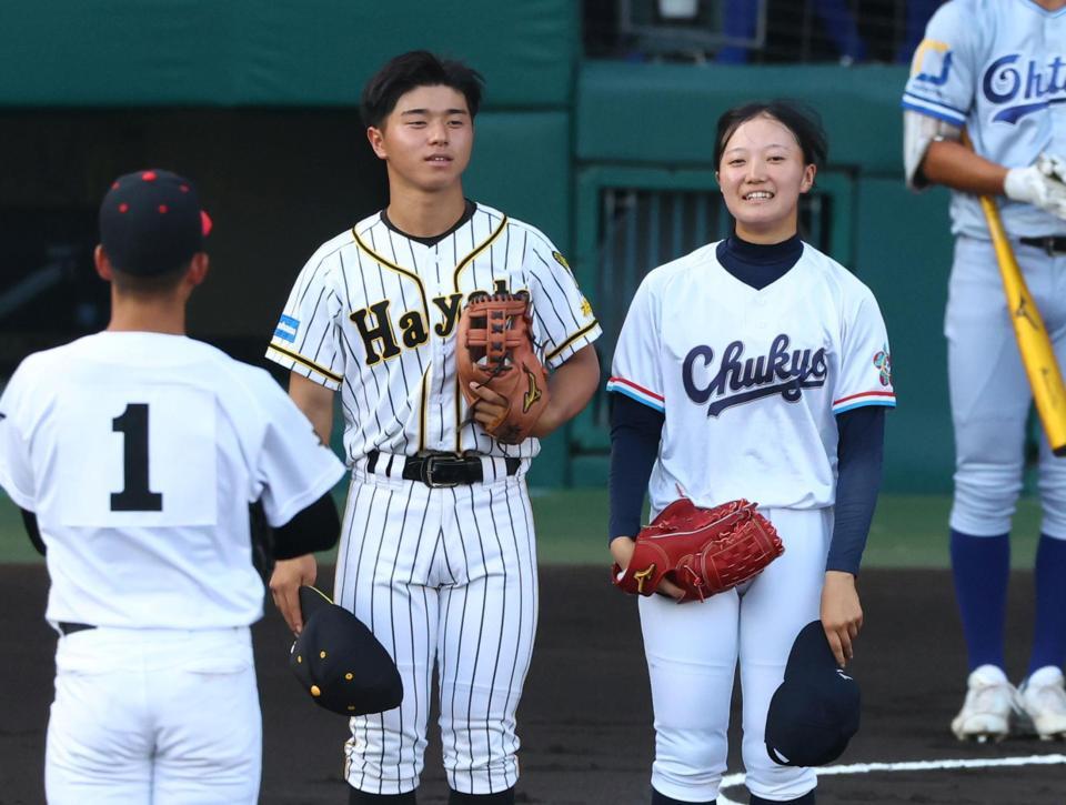 夏の甲子園 始球式で横浜隼人ユニにファンざわつく 帽子のデザインが