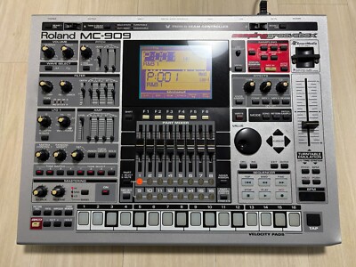 Roland MC-909 Music Sampler Sampling Groovebox Drum Machine