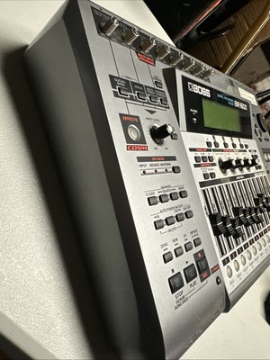 Boss BR-1600 Digital Recorder – 16-Track Workstation with Built-In