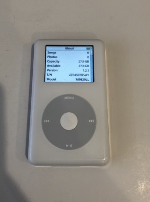 Apple iPod Photo Classic 4th Generation White (30 GB) A1099 - New