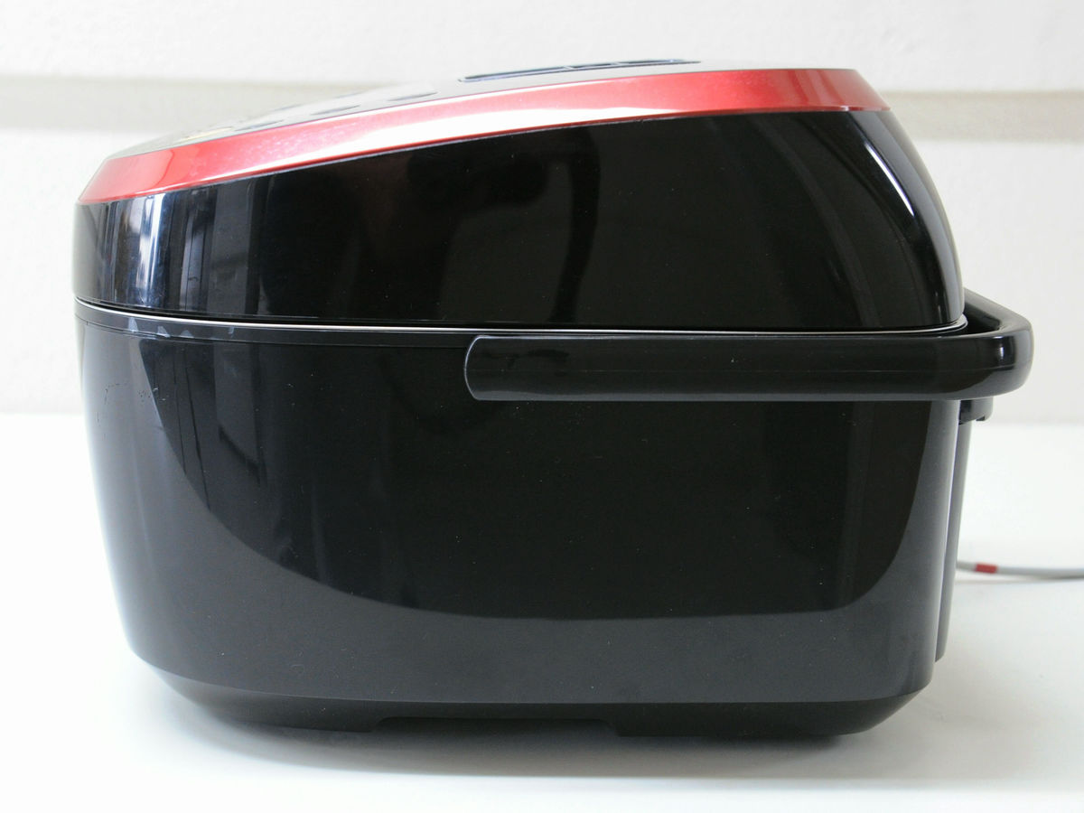 スマートフォンと連携することで省エネ調理やレシピの閲覧ができる炊飯