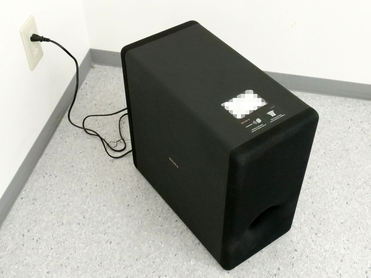 ソニーのオーディオシステムに設定不要で組み込めるサブウーファー「SA