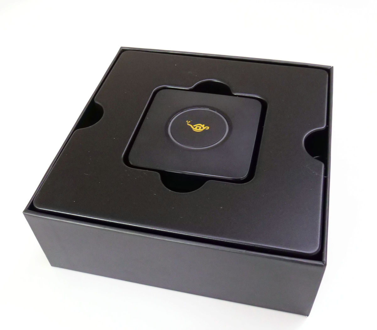 大型テレビ・プロジェクター・スピーカーが1台に収まる「popIn Aladdin