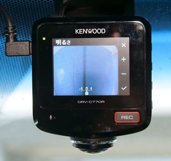 徹底的に360度フロントカメラ・163度広角カメラの2台でカバーする