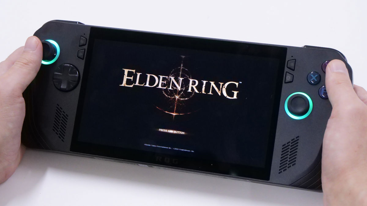 バッテリー容量が2倍でメモリも1.5倍になったASUSの「ROG Ally X」で