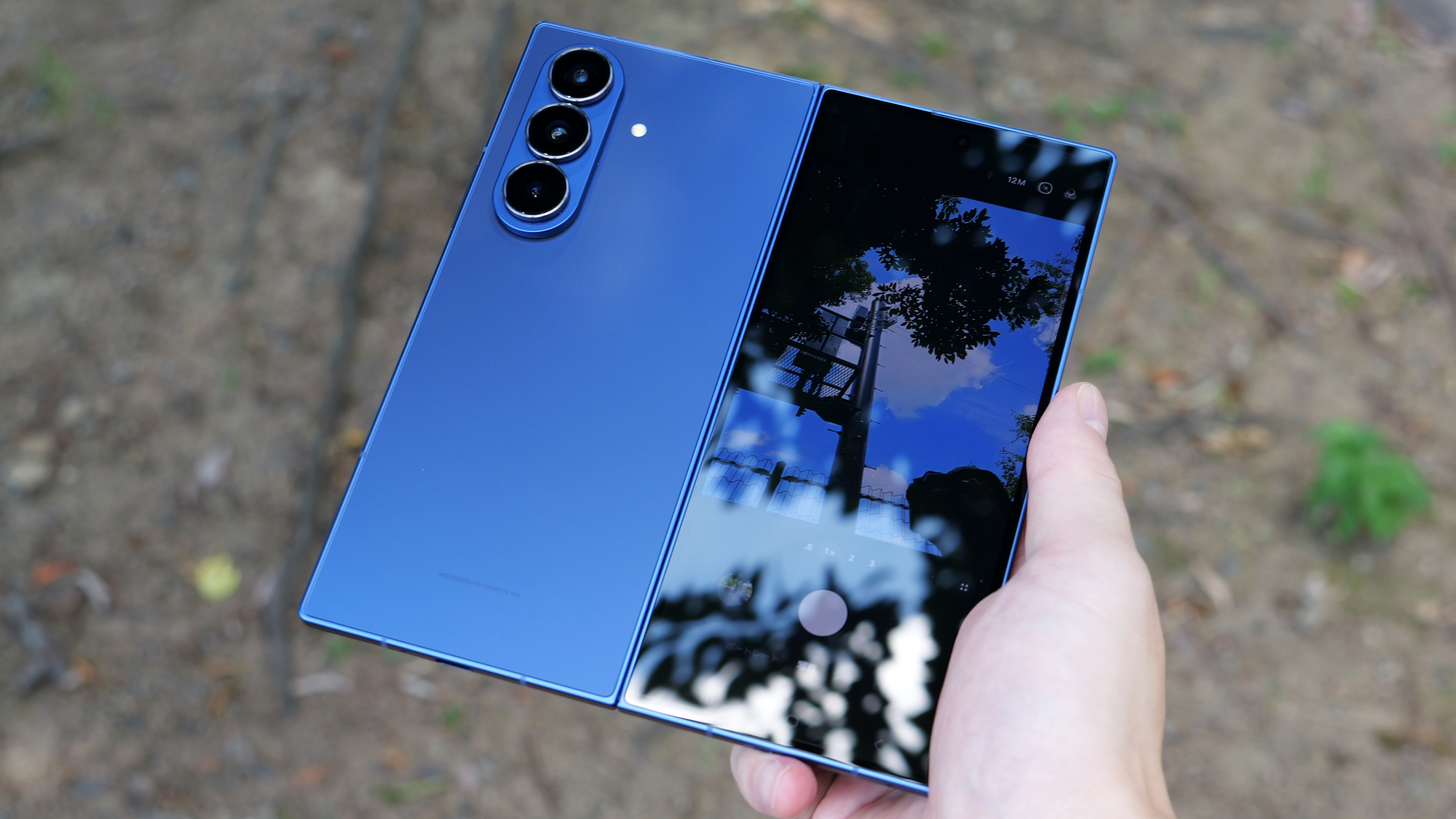 2億画素の自撮り」が可能なSamsungの折りたたみ式スマホ「Galaxy Z