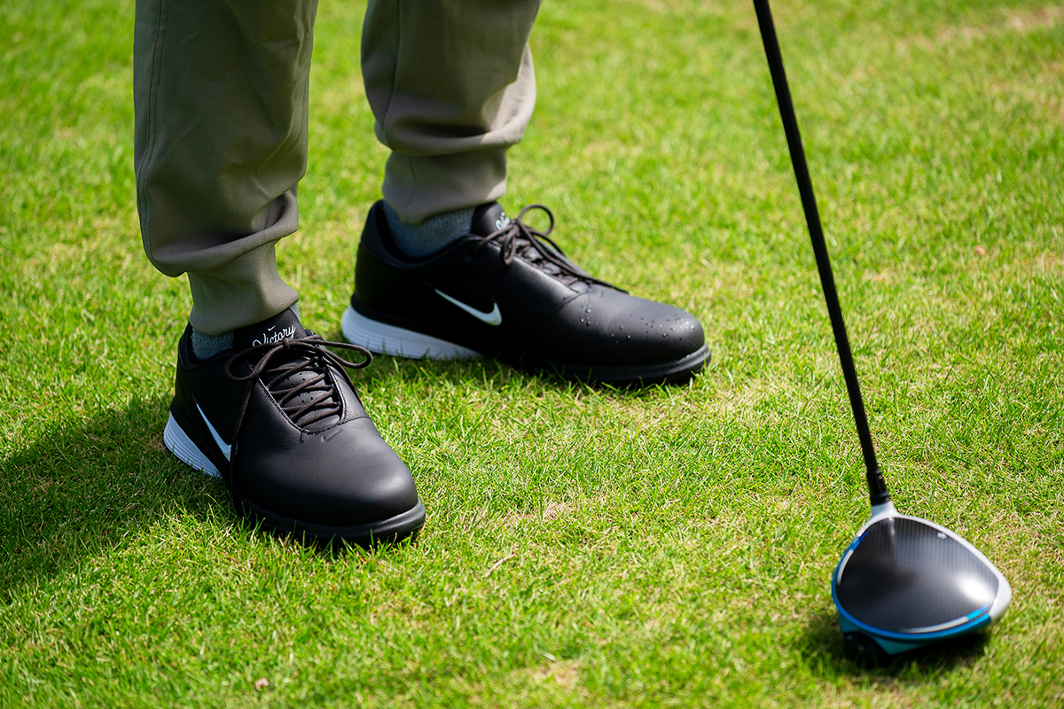 足裏がキラリ☆マキロイのスイングを支える“星のたわみ”とは ナイキ