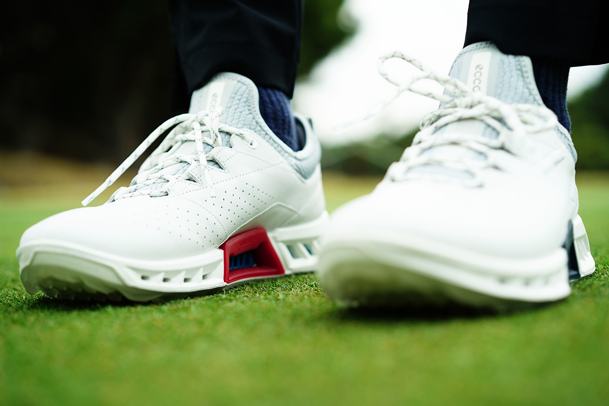 エコー BIOM C4を試し履き「360度の防水・透湿性能が秀逸」｜GDO