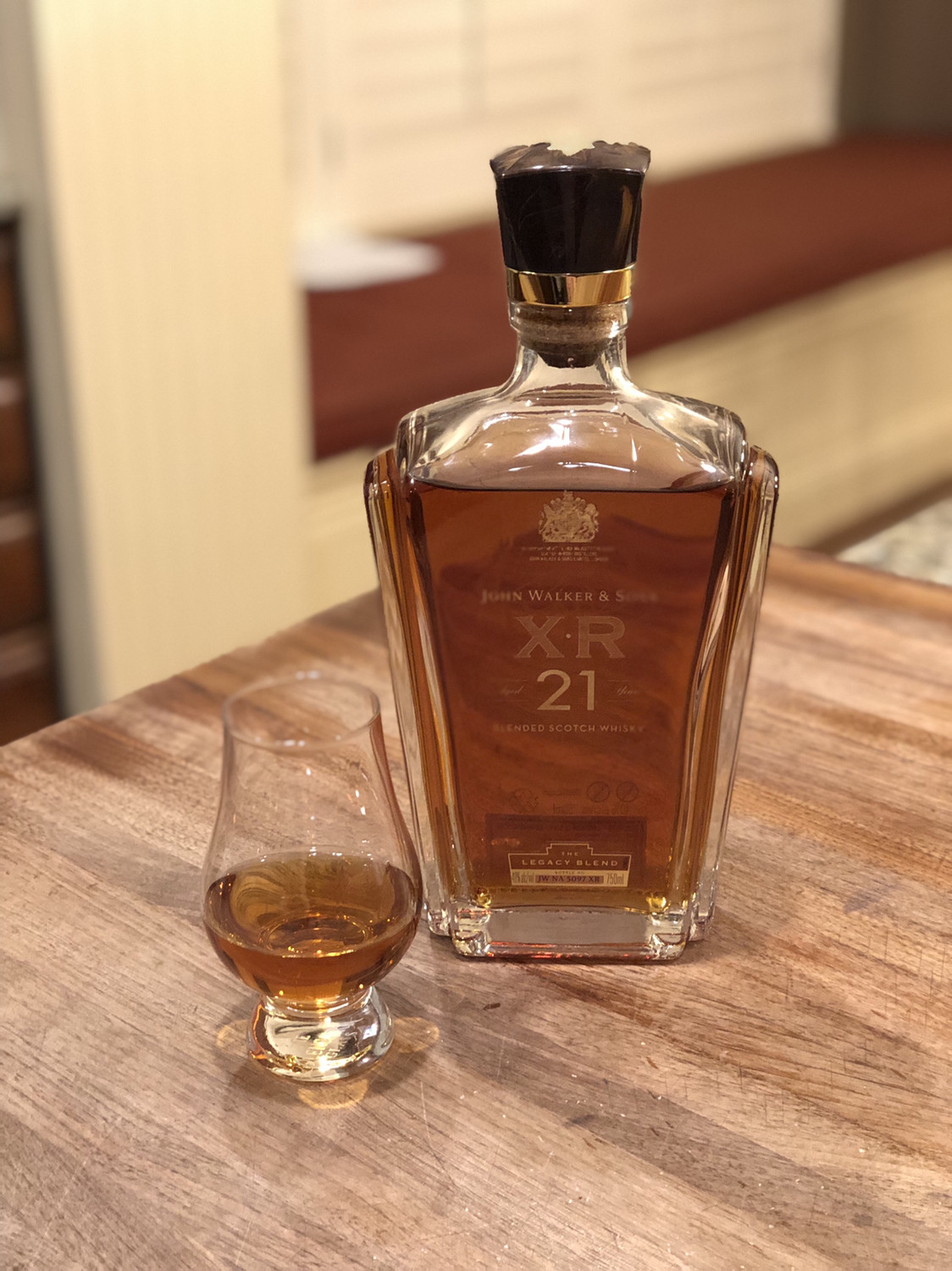 レビュー32：ジョニーウォーカー＆サンズ XR 21 : r/Scotch