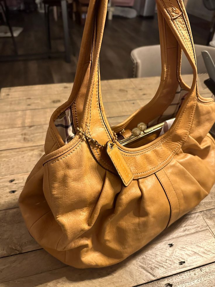 Vintage Coach Ergo Kisslock Frame Satchel