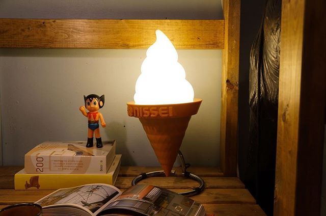 s7017) ソフトクリーム 日世コーン 卓上スタンド 電飾看板 飲食店店舗