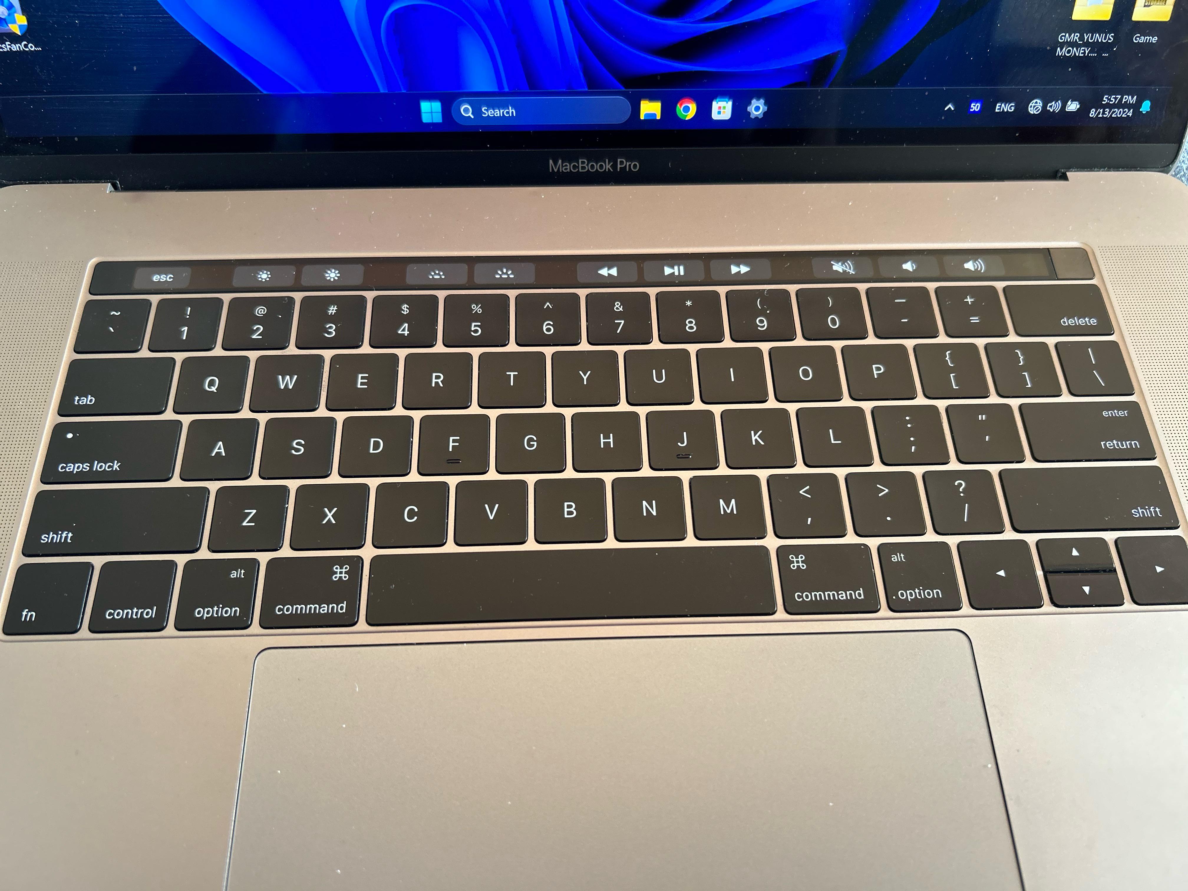 2016年のMacBook Pro 15インチモデル使ってるんだけど、バタフライ