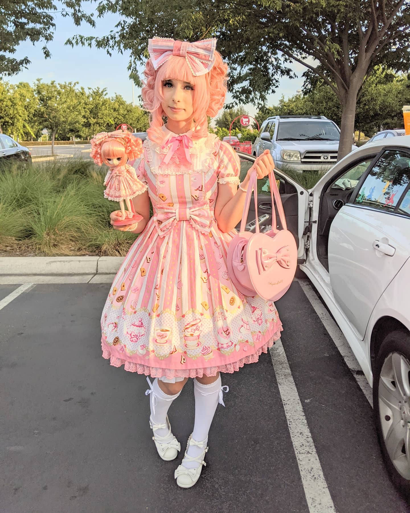 I'm matching Angelic Pretty's Wonder Party with my little pullip