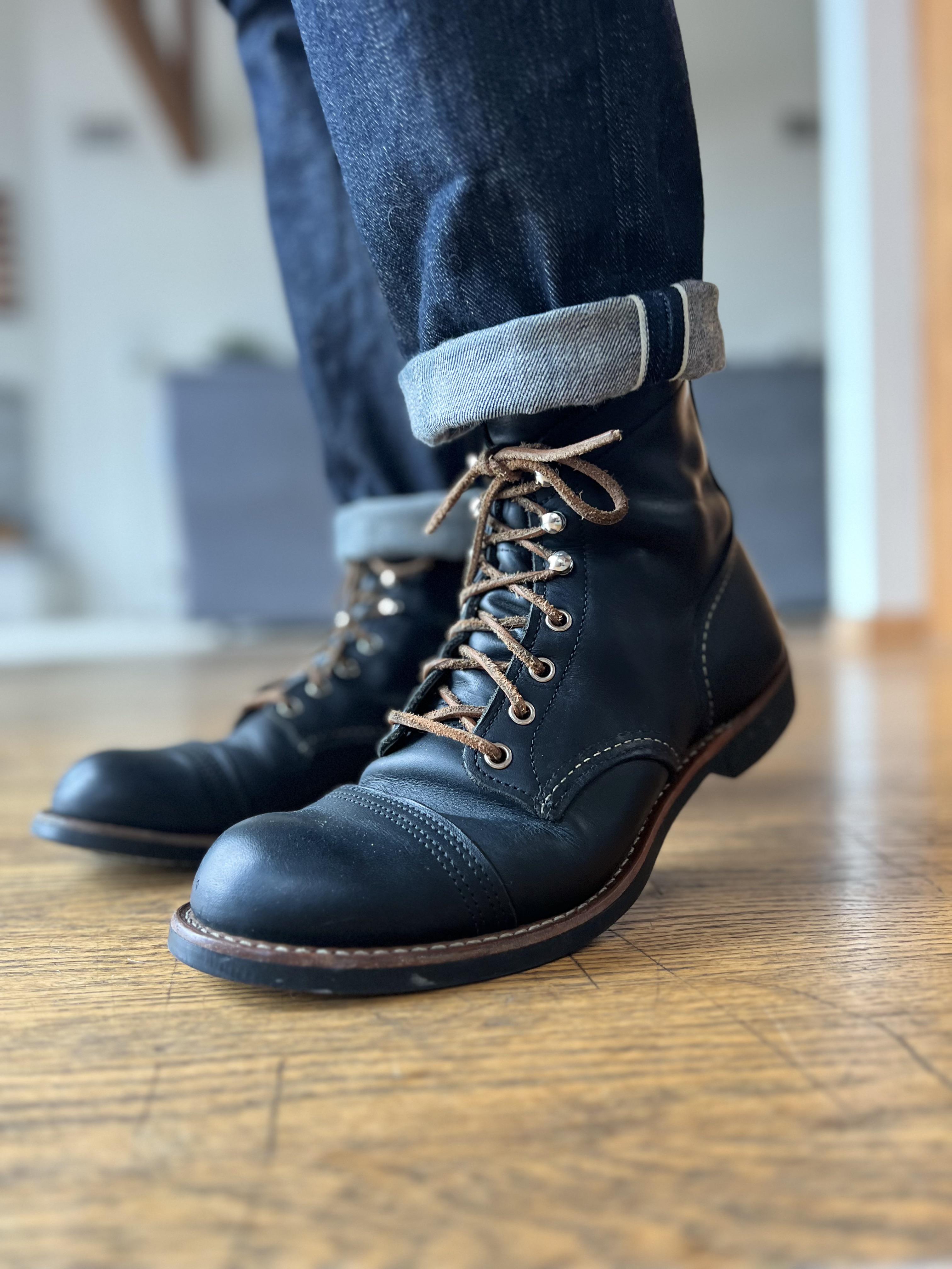 ブラックハーネスレザーのアイアンレンジャー (Red Wing 8084) w 生の