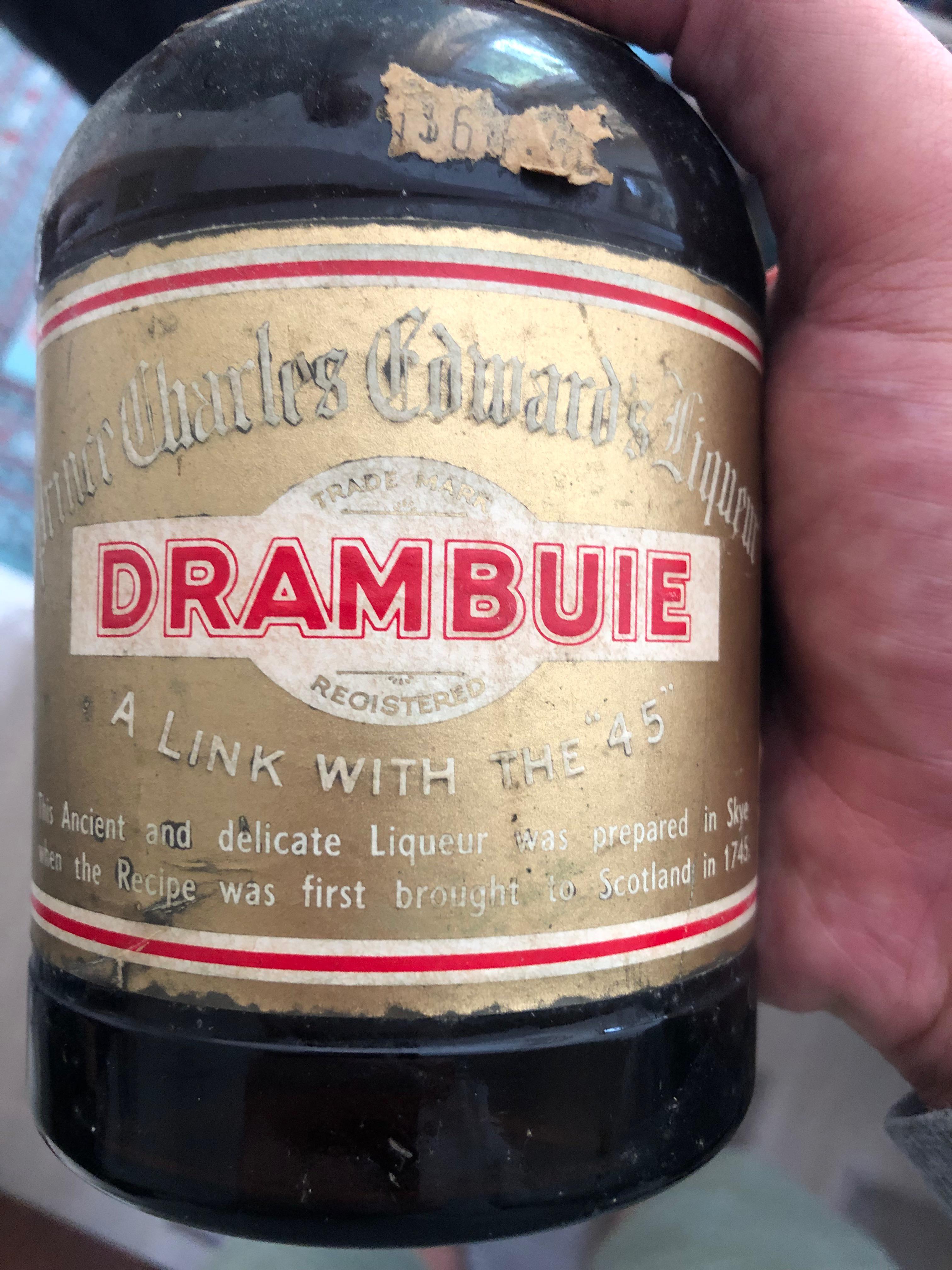 このドランブイのボトル、どれくらい古いか分かる？ : r/cocktails