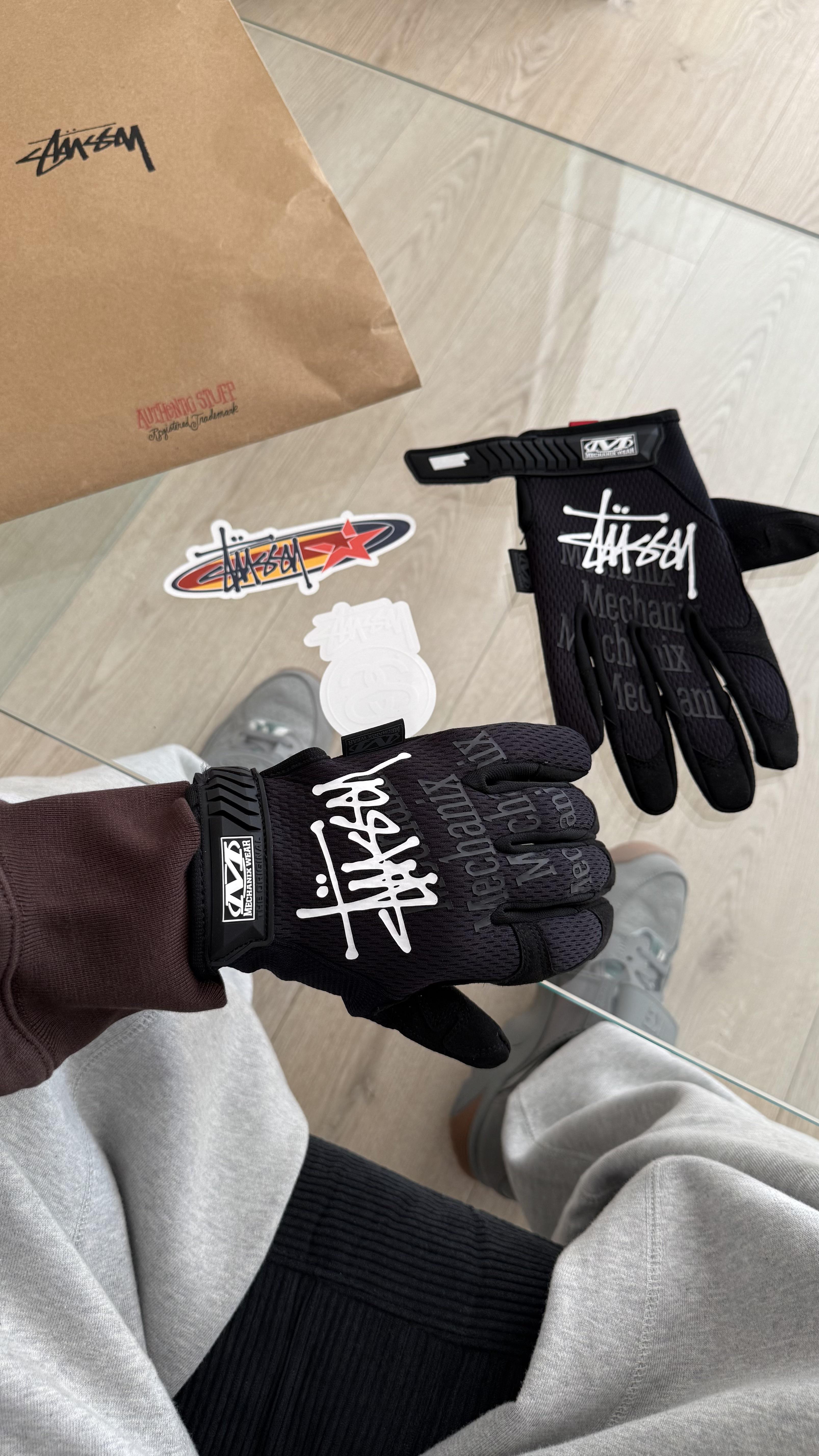 Guys, do you think these gloves are the best Stüssy accessory for