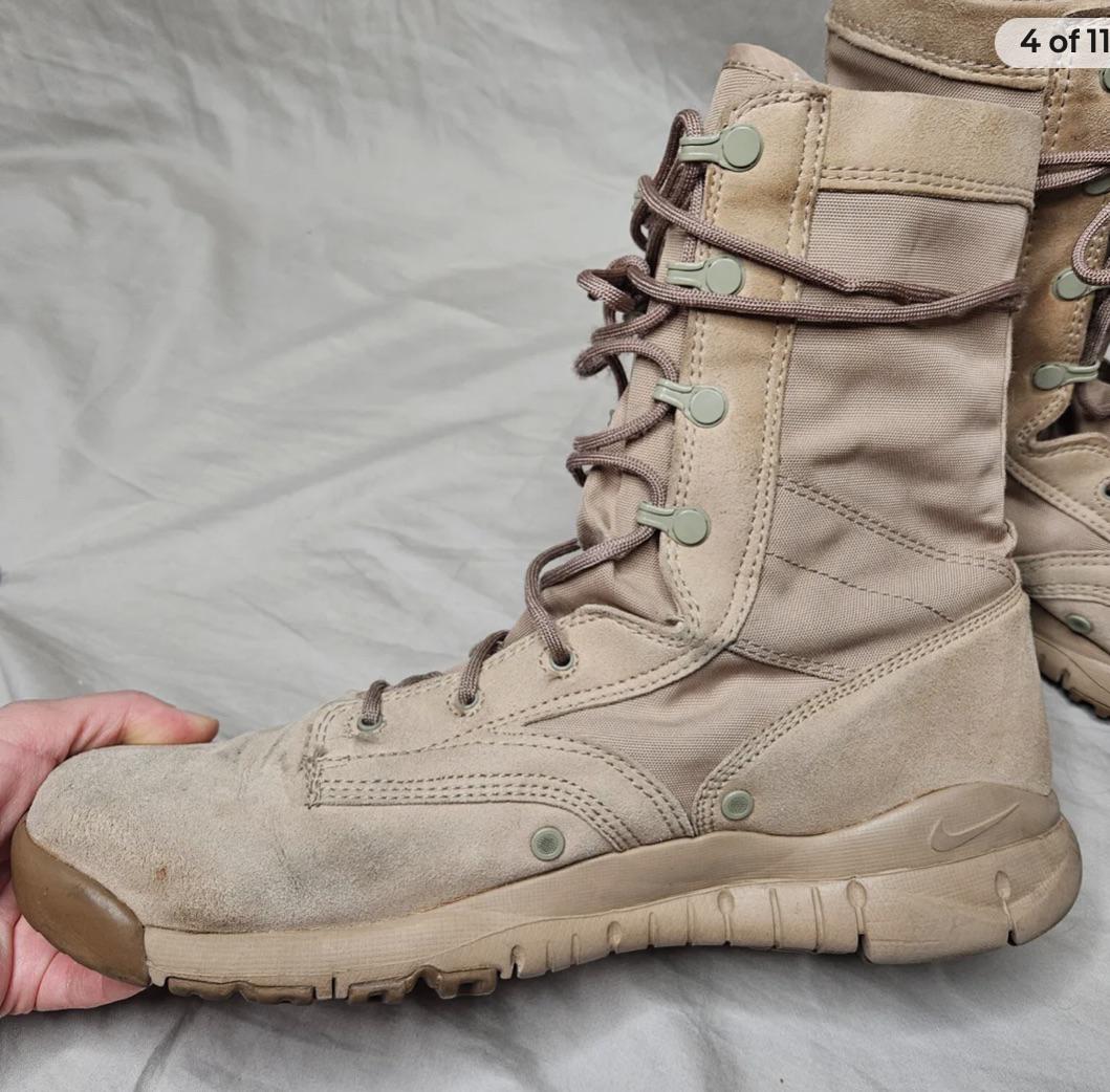 ナイキのカーキ色のSFBフィールドタクティカルミリタリーコンバット