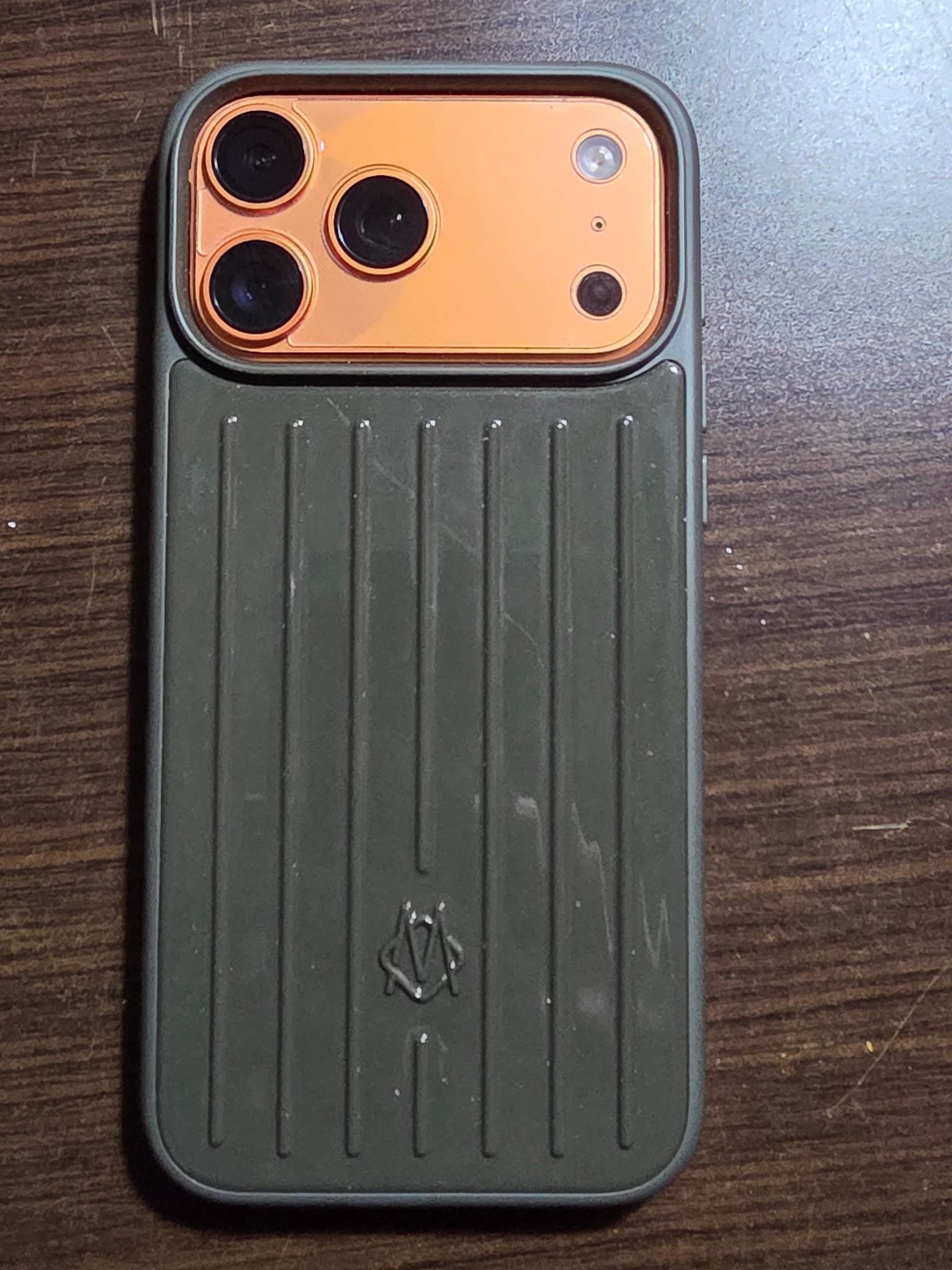 新しいiPhone 17 Pro Maxケース、いいね！ : r/Rimowa