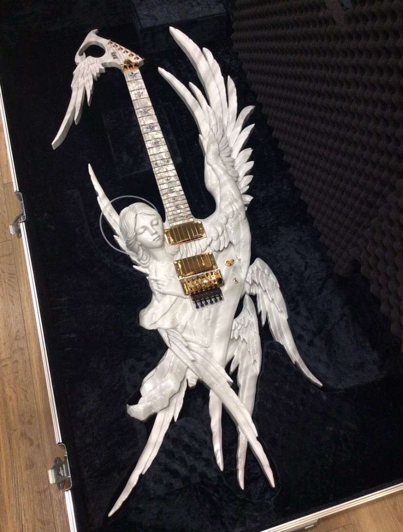 This guitar my cousin bought for a pretty penny! : r/ThriftStoreHauls