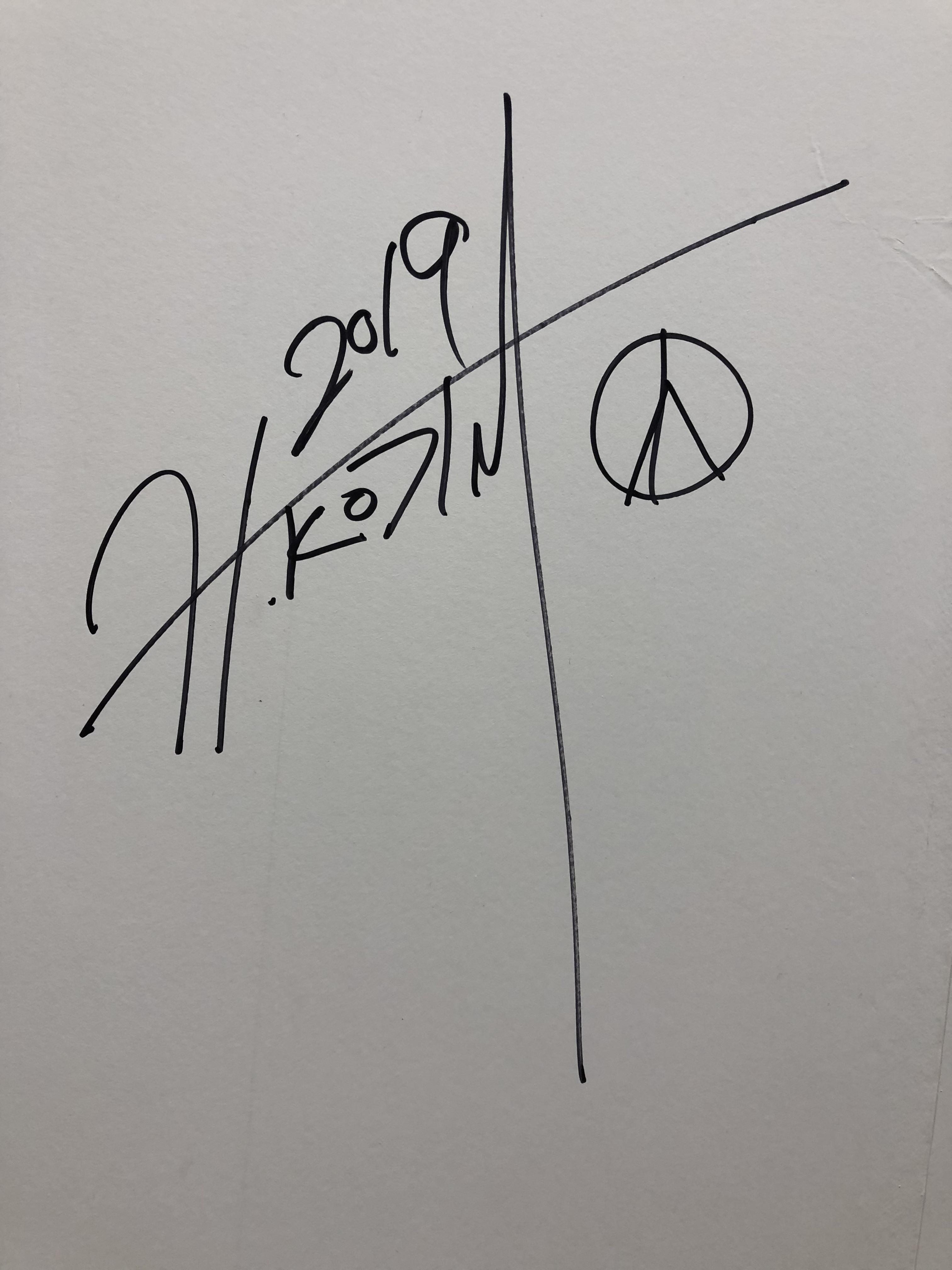 メタルギアソリッドVのPS4に書かれた小島秀夫のサインらしいんだけど