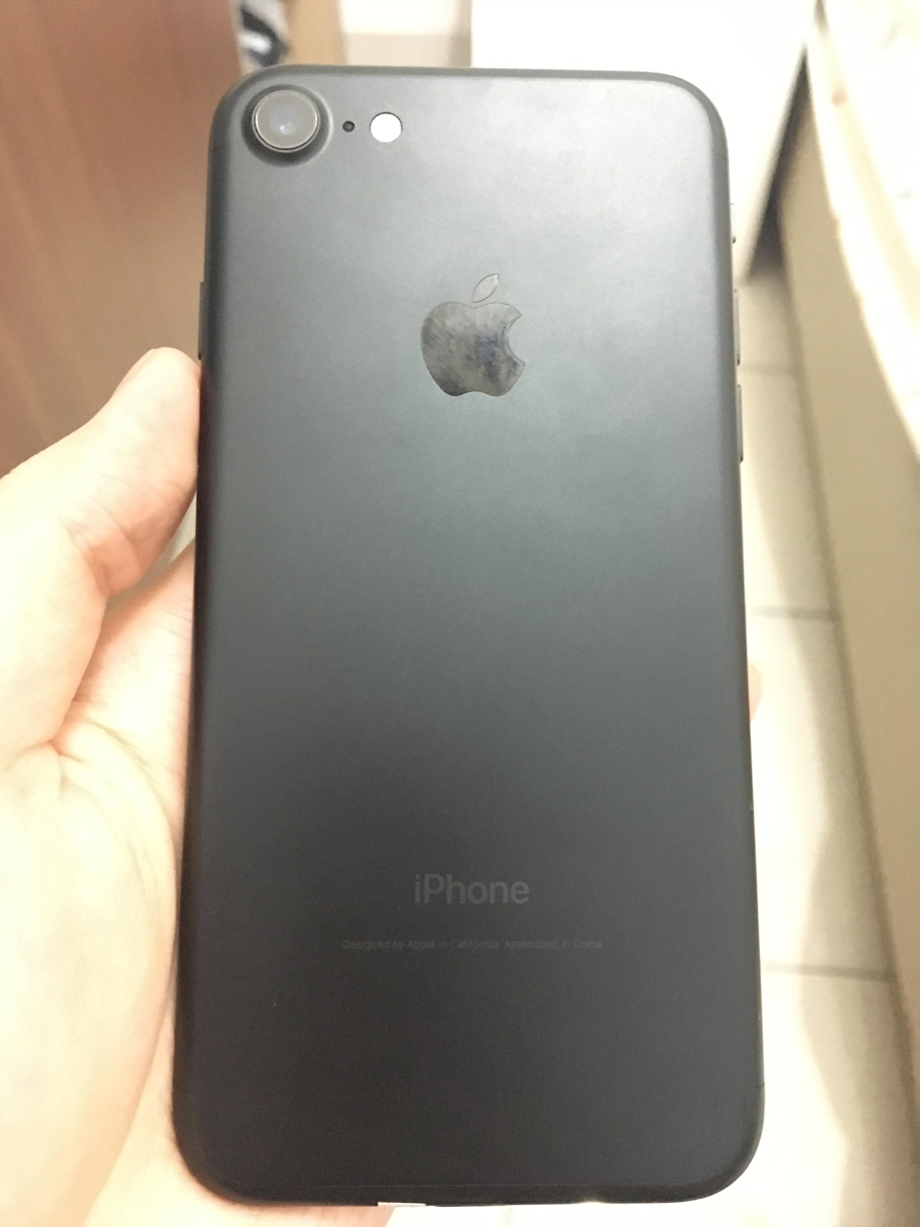 iPhone 7 の裏側の文字、モデル名なし、1行だけ : r/iphone