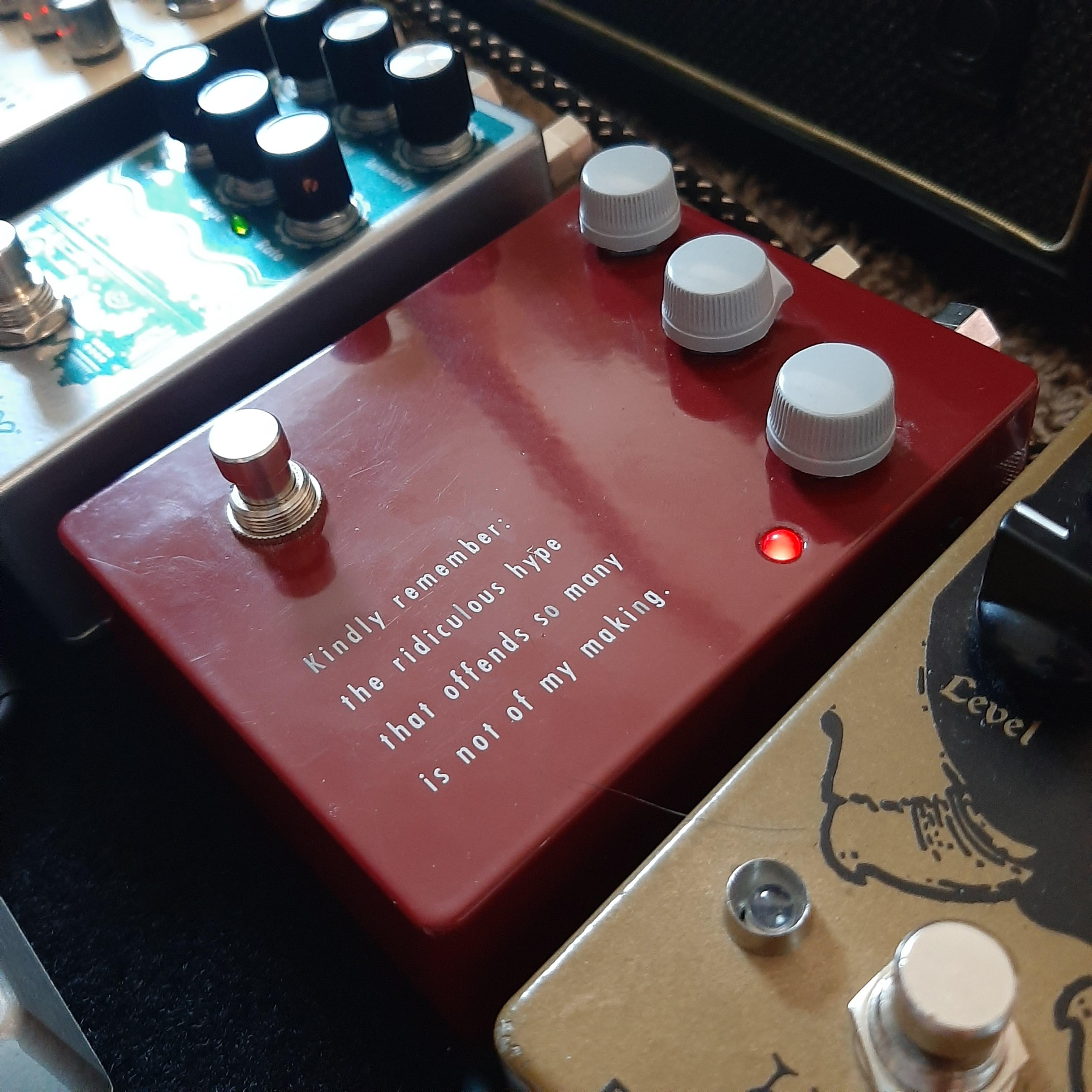 新しいペダル！ Klon KTR。わかる人にはわかるよね。 : r/guitarpedals